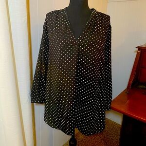 Vince Camuto V Neck 3/4 Sleeve Black & White Polka Dot Blouse